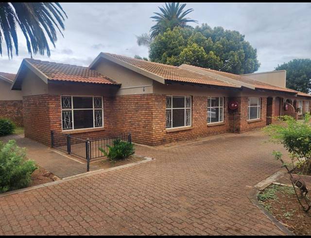 3 BEDROOM APARTMENT FOR SALE IN LYDENBURG